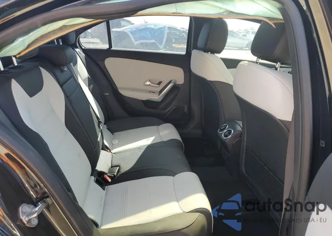 W1K3G4EB5NJ331903: 70472085