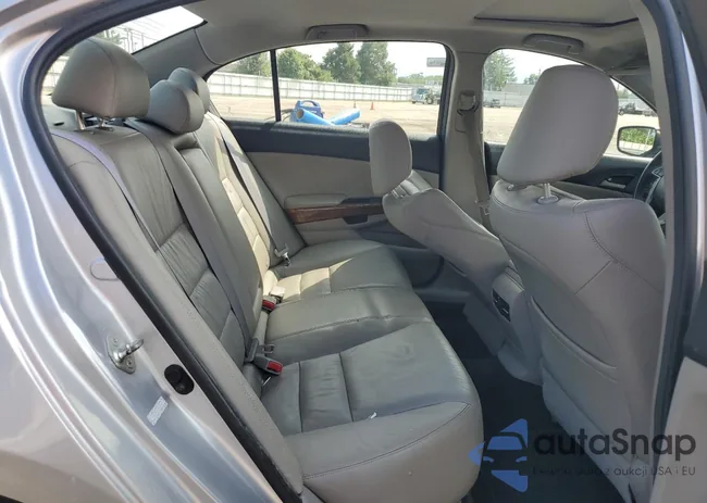 1HGCP2F81BA112192: 67130135