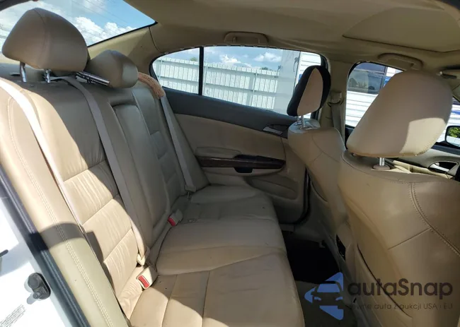 1HGCP2F8XAA077473: 72062974