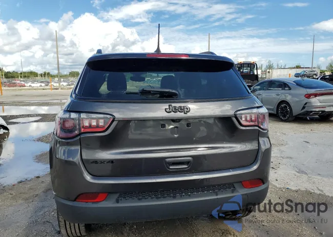 3C4NJDBB6JT314975: 81776615