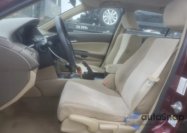 1HGCP2F3XAA137711: 81644795