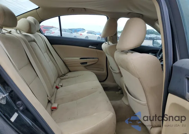 1HGCP2F38CA145700: 81616065