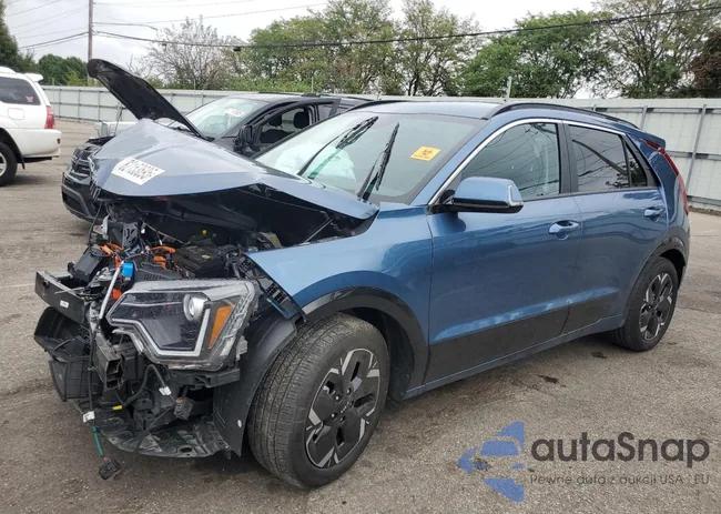 KNDCR3L16R5117672: 82153695