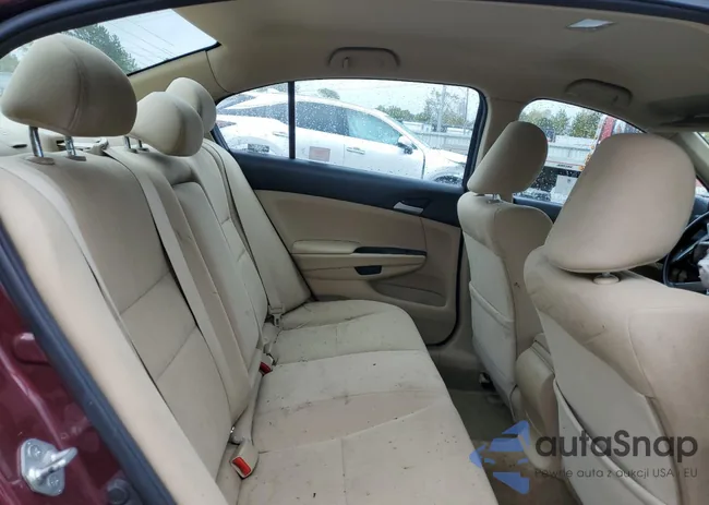 1HGCP2F42CA184310: 81699535