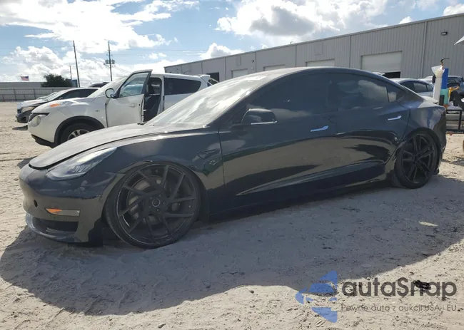 5YJ3E1EB1JF078594: 71821045