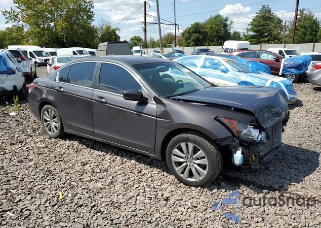 1HGCP2F80BA025271: 70976705