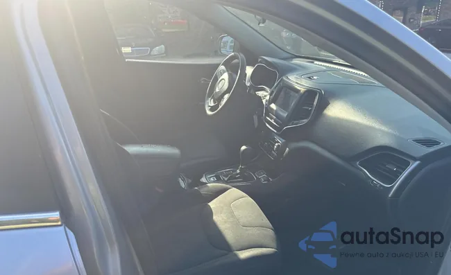 1C4PJLCB5KD263445: 71738005