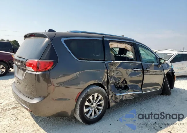 2C4RC1BG6JR110802: 81253365