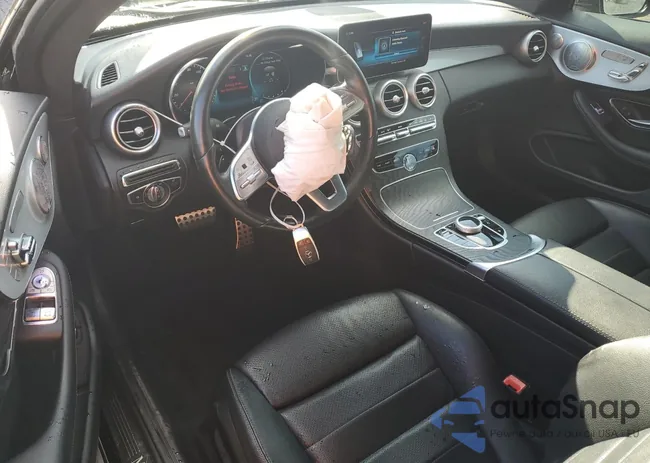 W1KWJ8DB2LF984261: 81610925