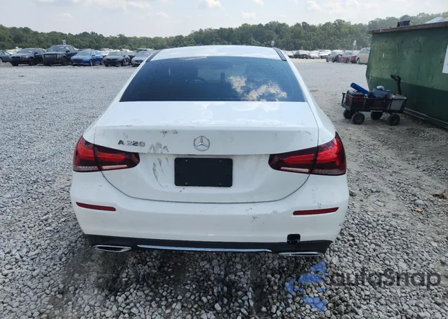 WDD3G4EB8KW000506: 71779745