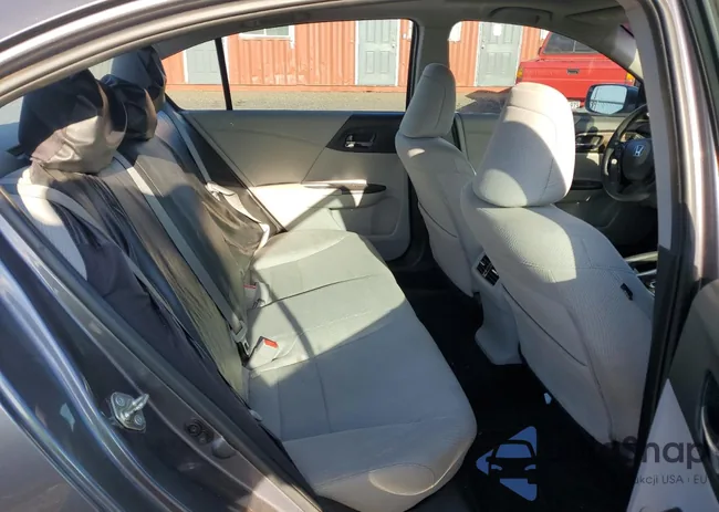 1HGCR2F70HA102103: 76769784