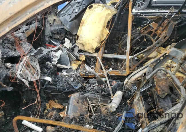 YS3ED49G863521498: 89683705