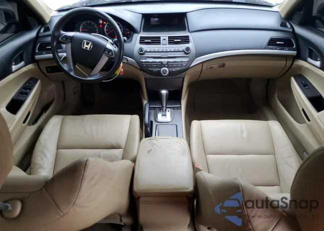 1HGCP2F62CA184129: 82612665