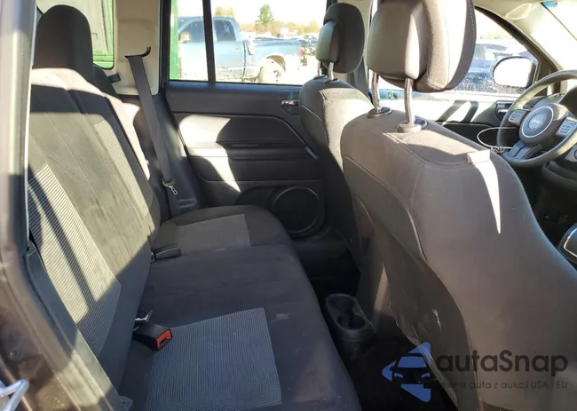 1C4NJDBB4GD663003: 89813555