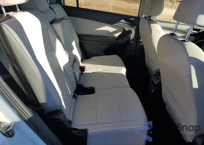 3VV3B7AX4JM207616: 90983555