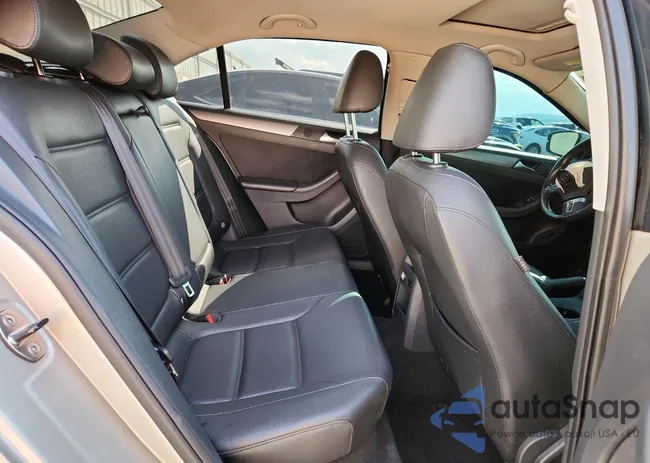 3VWLL7AJ1DM228772: 82253145