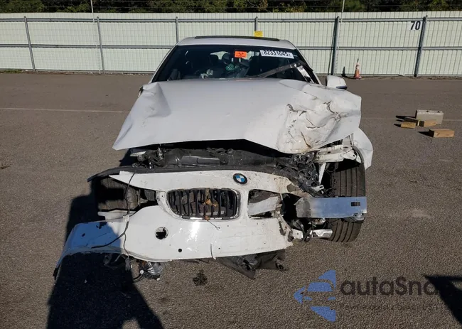 WBA4J1C0XLCE50371: 82331045