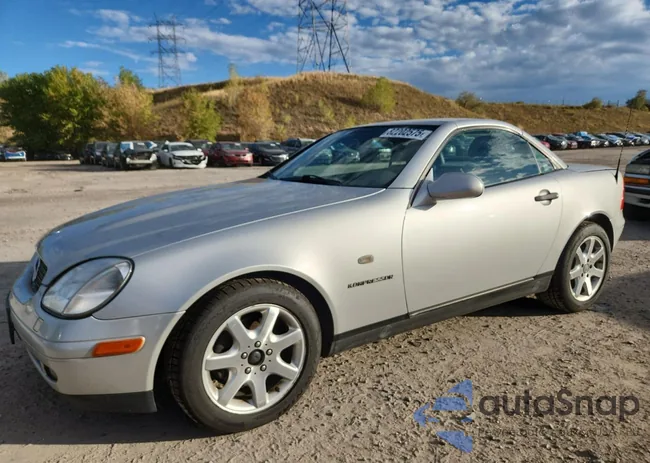 WDBKK47F3WF040887: 82202575