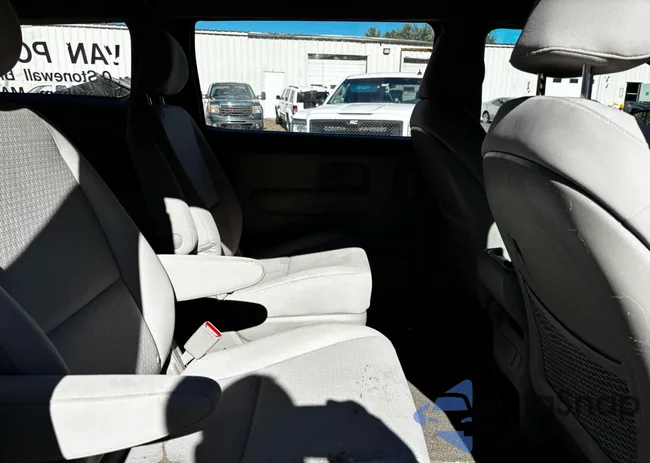 KNDMA5C10H6272539: 89728155