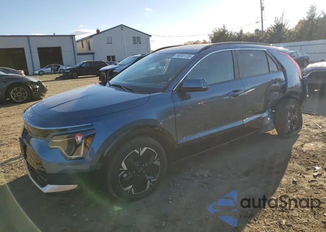 KNDCR3L11R5105784: 90241135