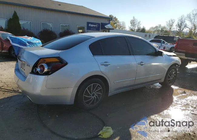 1N4AL2AP5BC102579: 86644425