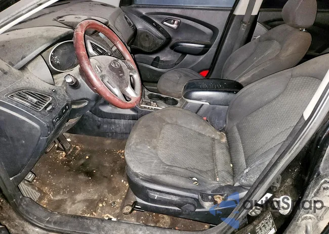 KM8JT3AC8AU096228: 90782645