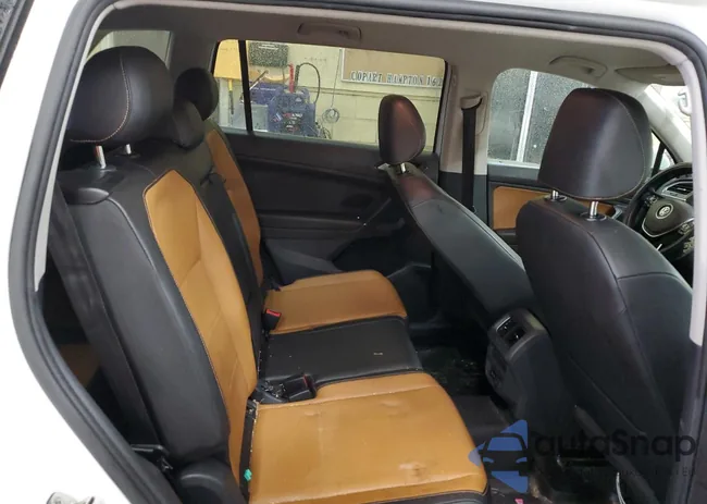 3VV3B7AX3JM207672: 90352325