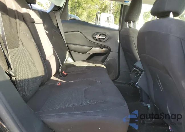 1C4PJLCB0KD384139: 90801285