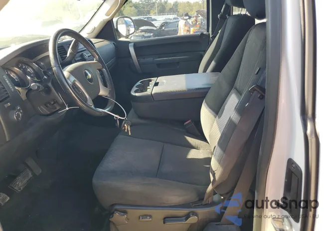 1GCSKSE35AZ255631: 84522075