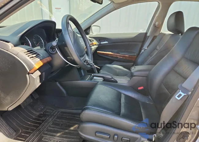 1HGCP3F89BA010838: 84919565