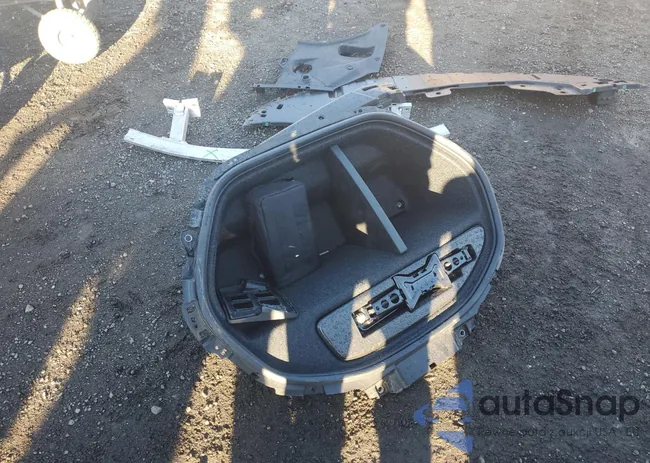 YSMEG3KA4PL140851: 89900875