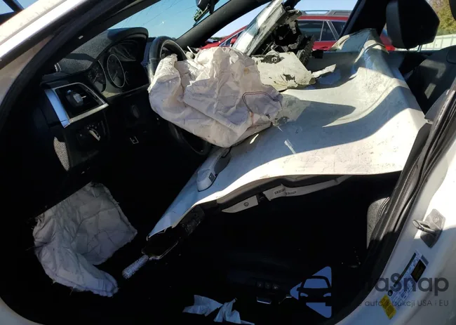 WBA4J1C0XLCE50371: 82331045