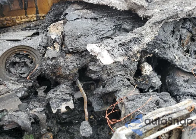 YS3ED49G863521498: 89683705