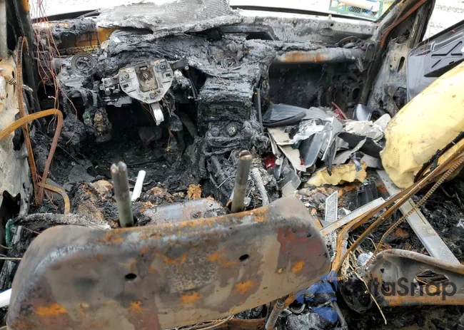 YS3ED49G863521498: 89683705