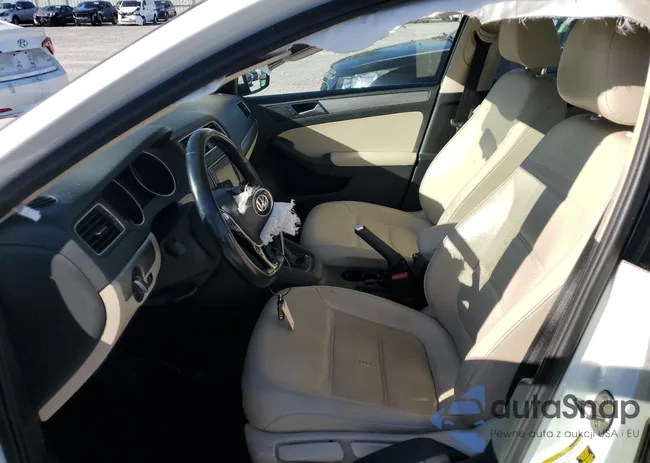 3VWDB7AJ8HM363874: 84070915