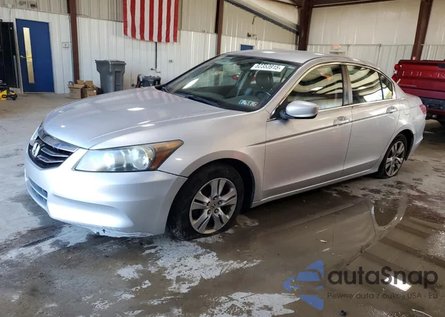 1HGCP2F69BA023730: 82353915