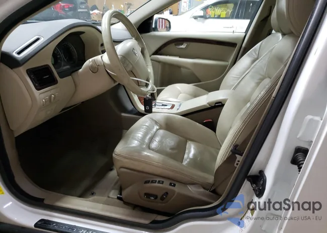 YV4BZ982581004024: 81093734