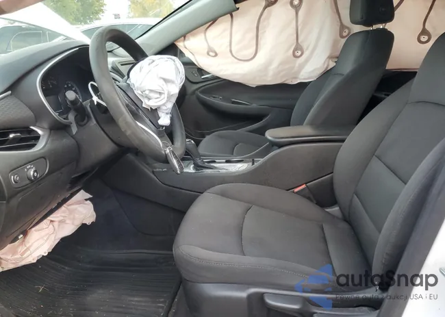 1G1ZB5ST8HF141809: 79352364