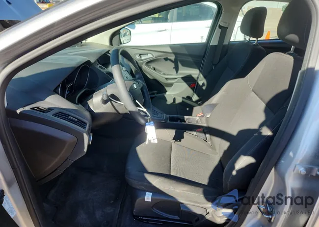 1FADP3F25JL270113: 92596675