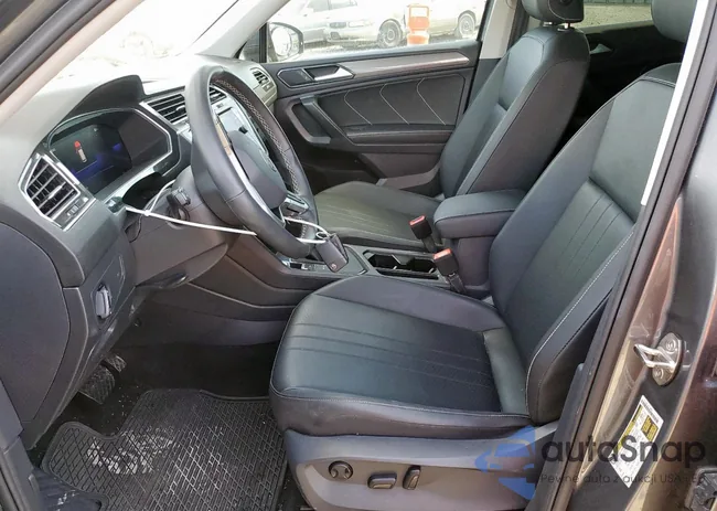 3VV3B7AX8PM085240: 92802965