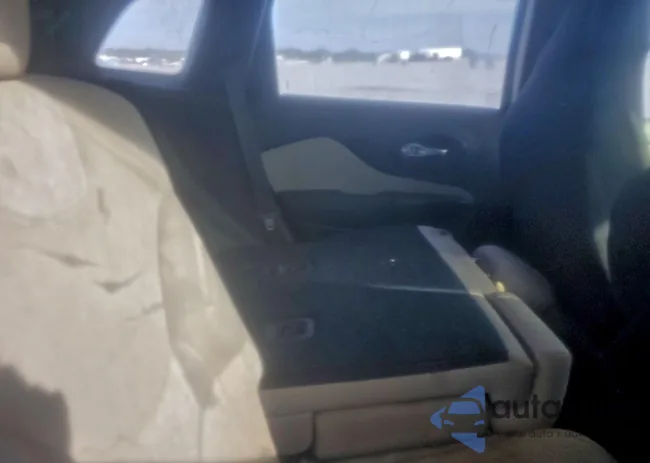 1C4PJLAB9GW160575: 94598685