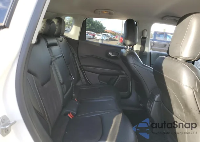 3C4NJDBB8JT262197: 92884155