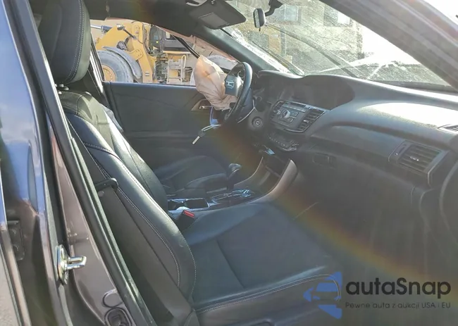 1HGCR2F52GA076729: 93787785