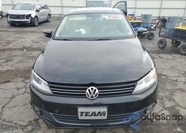 3VWLL7AJ6DM392700: 92185025