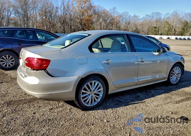 3VWLL7AJ2DM221989: 94065475