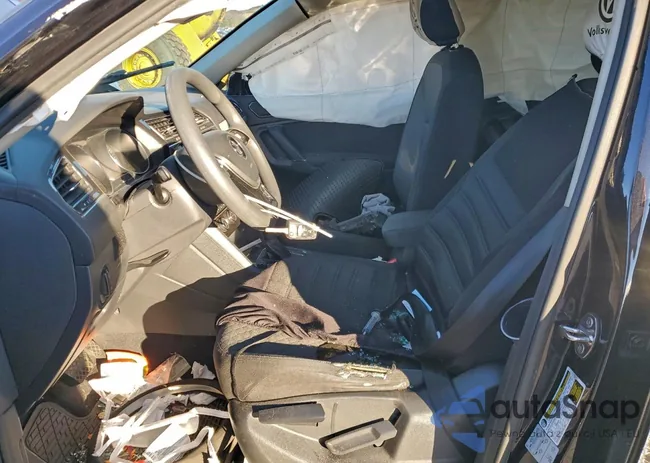 3VV1B7AX5JM037399: 93493145