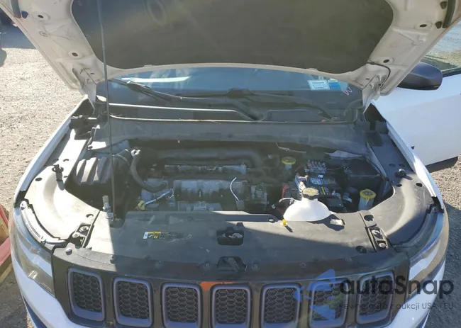 3C4NJDDB8JT144745: 90781575