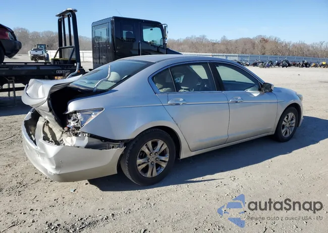 1HGCP2F40AA142781: 57618345