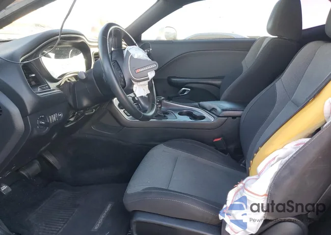 2C3CDZAG9FH702652: 68302175