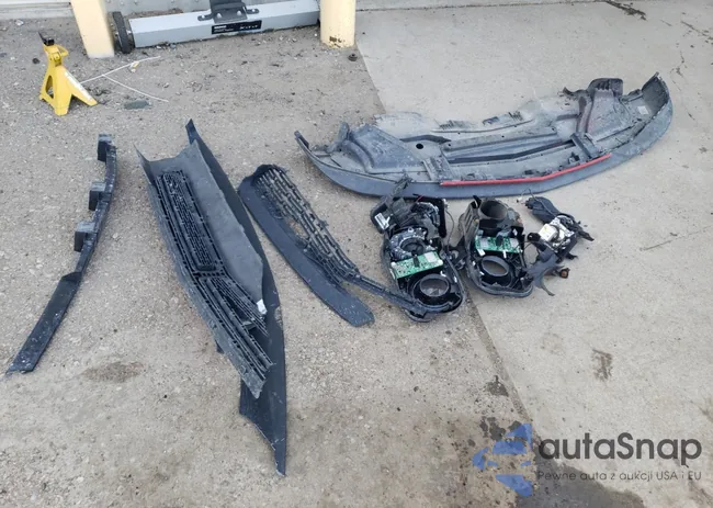 2C3CDZBT9JH138392: 83025664